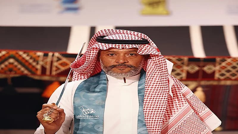 نونو سانتو يحتفل باليوم الوطني بالزي السعودي