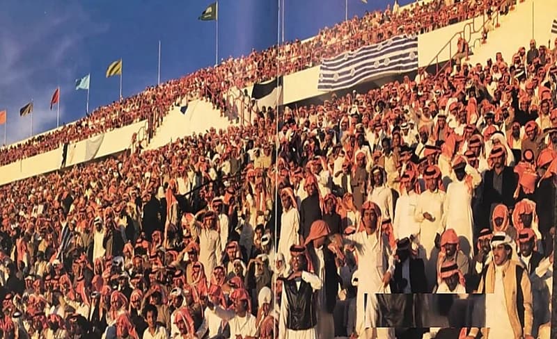 الجماهير في استاد الملز بالرياض قبل 35 عام