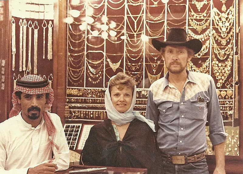 سياح في سوق الذهب قديما