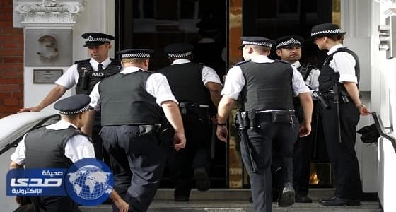 علاقة شرطي بريطاني بطفلة عمرها عشر سنوات تصبح حديث المجتمع الإنجليزي