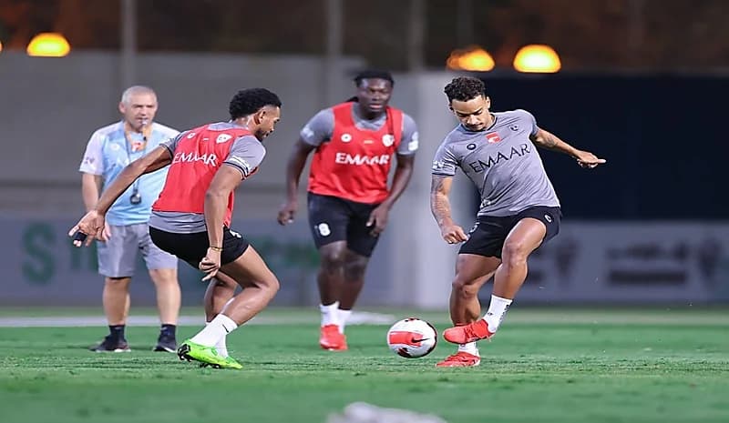 الهلال يجري مرانا اعتياديا استعدادا لمواجهة الشباب "صور"