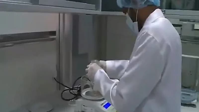 شاهد.. كيف يعمل مختبر سلامة الأغذية التابع لأمانة عسير ؟