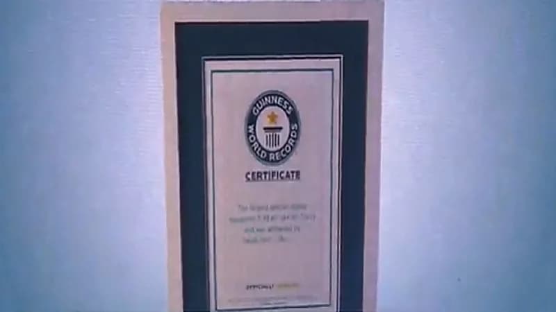 بالفيديو.. البريد السعودي يدخل موسوعة غينيس بأكبر طابع بريدي في العالم