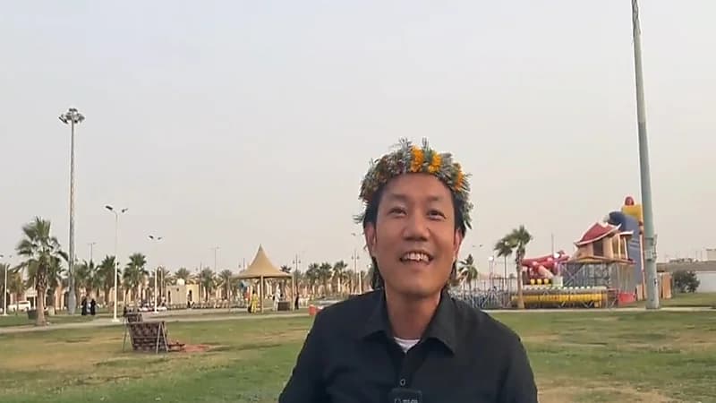 بالفيديو.. "إندونيسي" يقضي 20 عاما بين أهالي جازان ويتغنى بطيبتهم