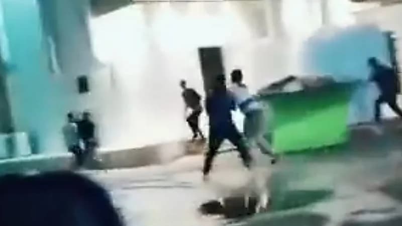 بالفيديو.. مضاربة عنيفة بين شباب في جازان