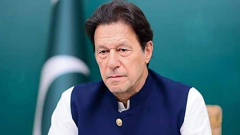سر تأجيل التصويت على حجب الثقة عن عمران خان