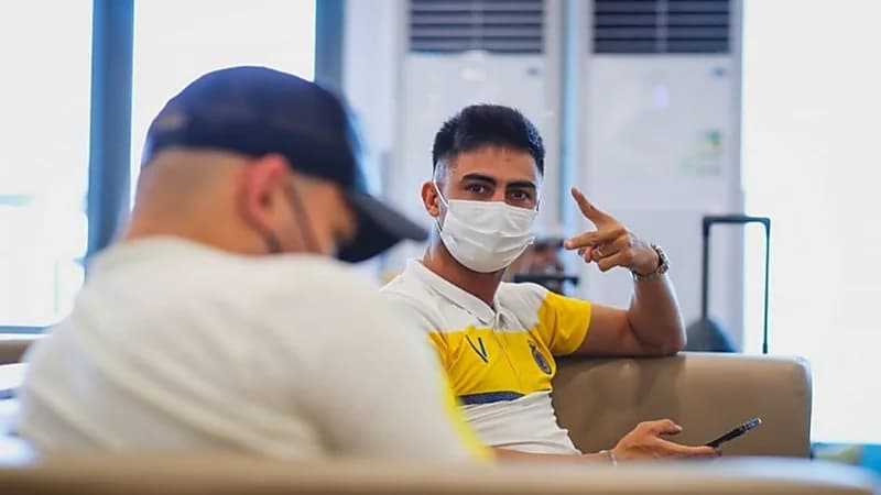 بالصور.. بعثة النصر تغادر إلى الإمارات