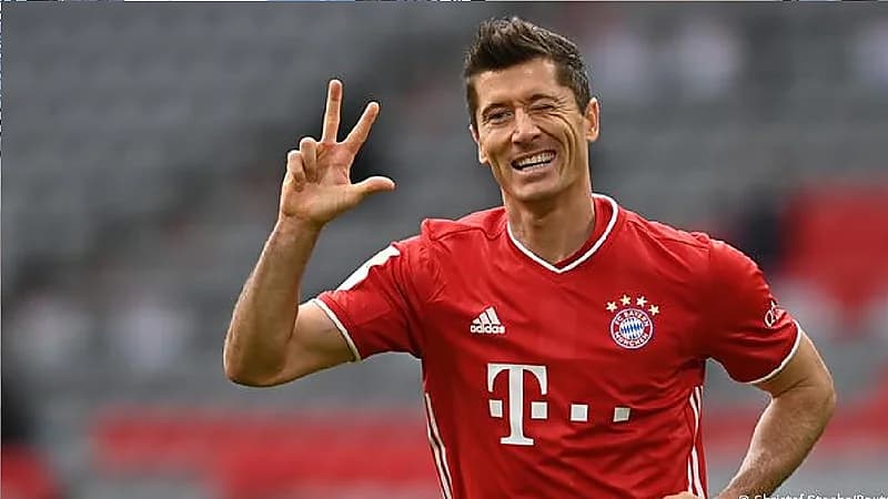 حميديتش يرد على أنباء اتفاق ليفاندوفسكي مع برشلونة