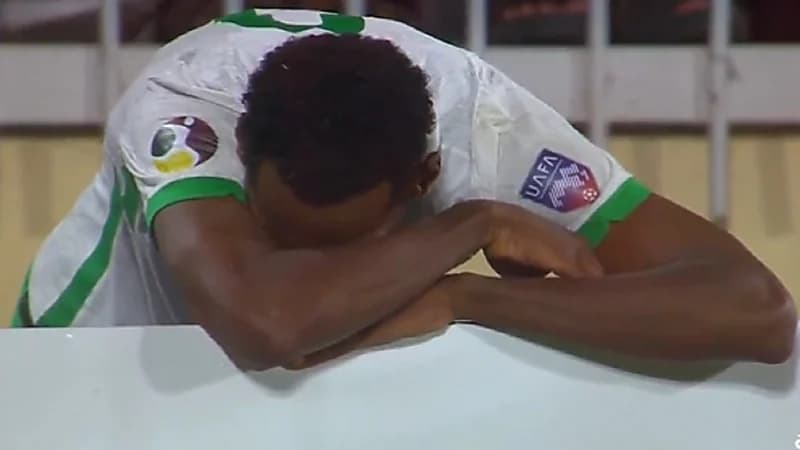 بالفيديو.. دموع الفرح للاعبي الأخضر بعد الفوز بكأس العرب