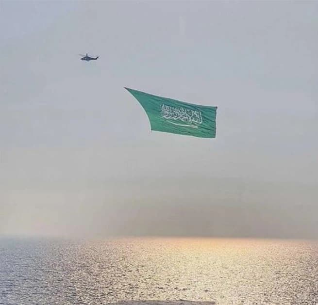 بالصور.. استهداف مطارأبها‬⁩ من قبل الميليشيات الإيرانية الحوثية‬⁩ اليوم
