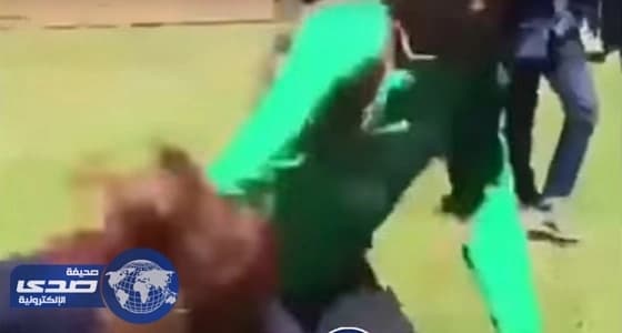 نقص خدمات قرية جلان ببيشة.. تحاصرهم السيول فيستخدمون الشيول لنقل مرضاهم وطلابهم