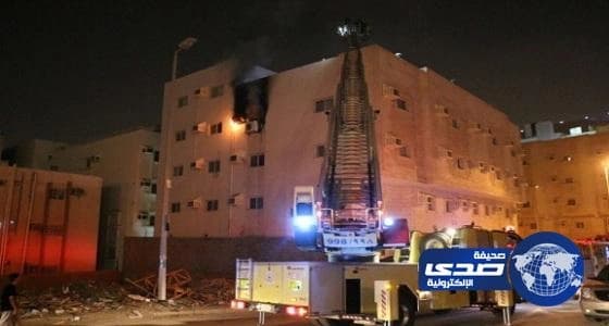 بالصور.. إخلاء 25 شخصا من حريق مبني في الشوقية بمكة