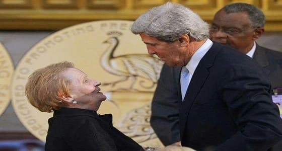 شخصيات ديموقراطية تؤيد تعليق مرسوم ترامب حول الهجرة