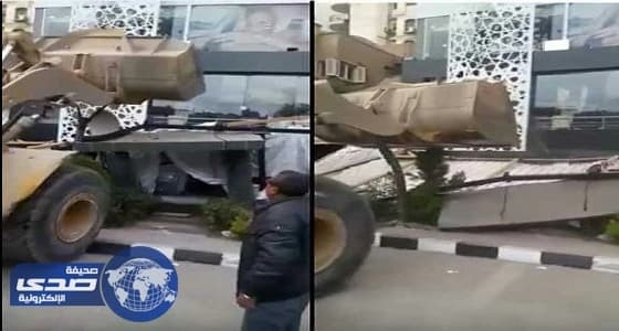 بالفيديو والصور.. هدم الكافيه الذي شهد مقتل مشجع مصري أمام خطيبته