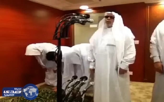 بالفيديو  .. مكبرية المسجد الحرام خلف الإمام في الصلوات