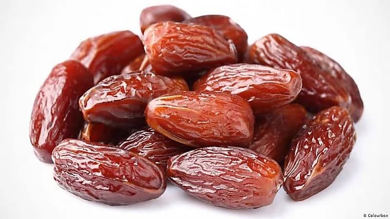 النمر يحذر من معلومة خاطئة تتعلق بعدد التمرات 