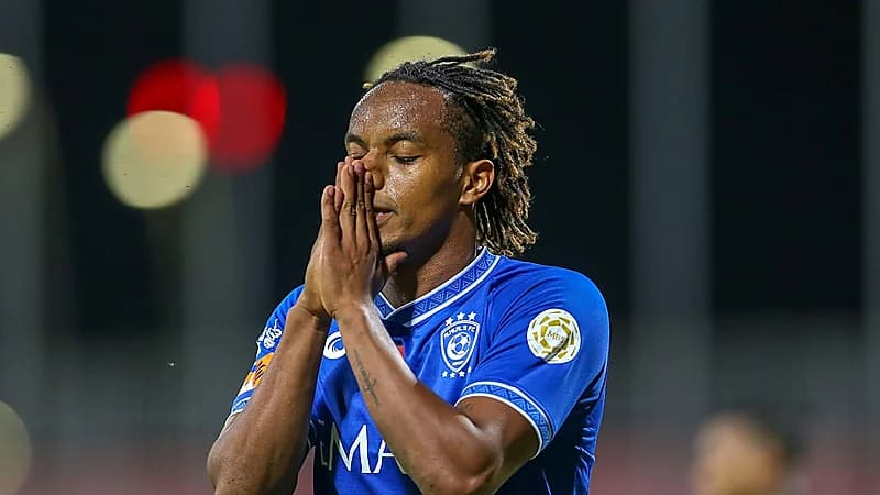 كاريلو ينهي برنامجه العلاجي والتأهيلي