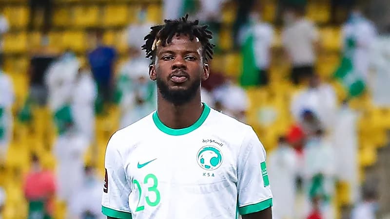 الشباب يوضح حقيقة انتقال تمبكتي للهلال 