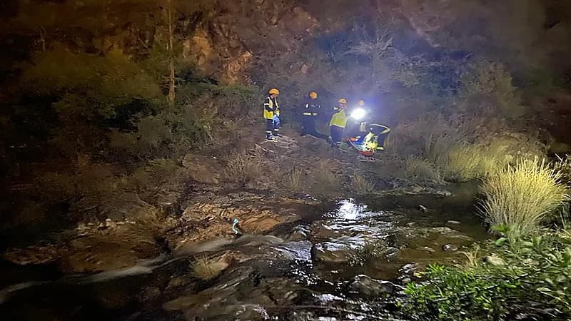 إنقاذ مواطنة سقطت من منحدر جبلي