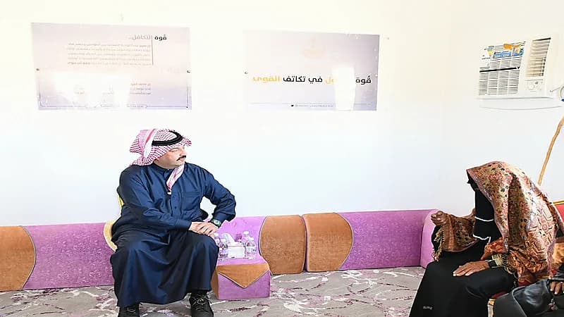 بالفيديو .. أمير عسير يمنح مسنة أرض سكنية وسيارة وسائق