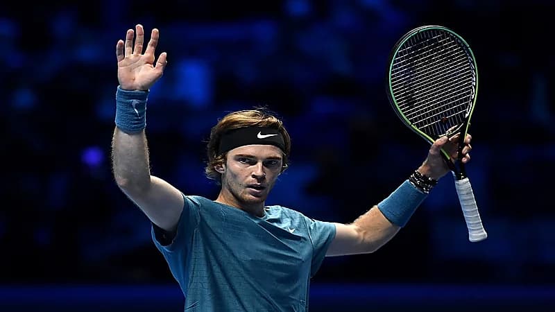 بالفيديو .. متفرجون يهينون لاعب تنس روسي في أستراليا