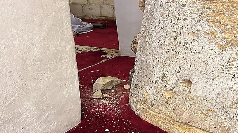 بالفيديو.. سقوط حجارة من جدران مصلى قبة الصخرة