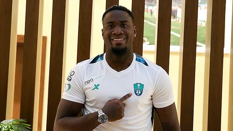 موعد الظهور الأول لمحترف الأهلي الجديد "أمارال"