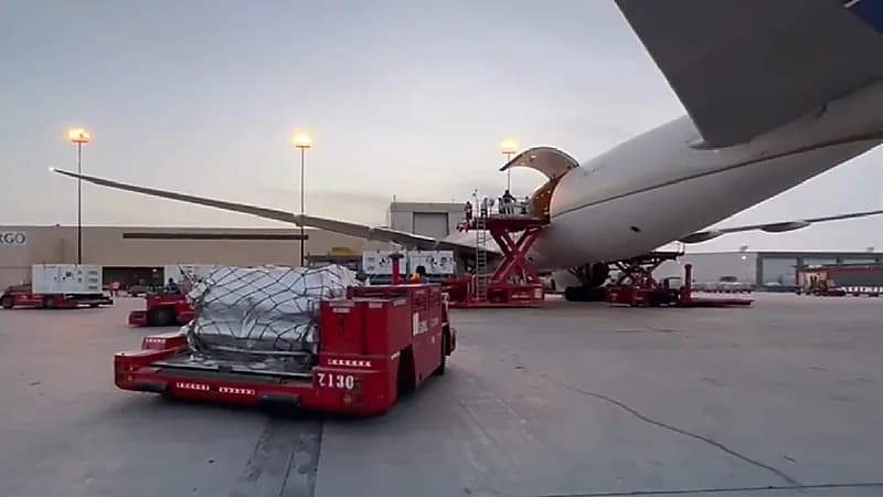 بالفيديو.. انطلاق الطائرة السابعة إلى تركيا وعلى متنها مولدات كهربية