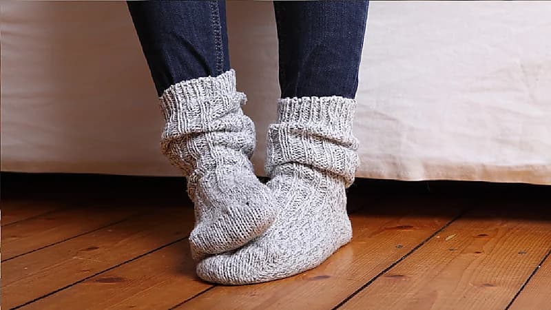 برودة اليدين والقدمين تنذر بمشكلة صحية