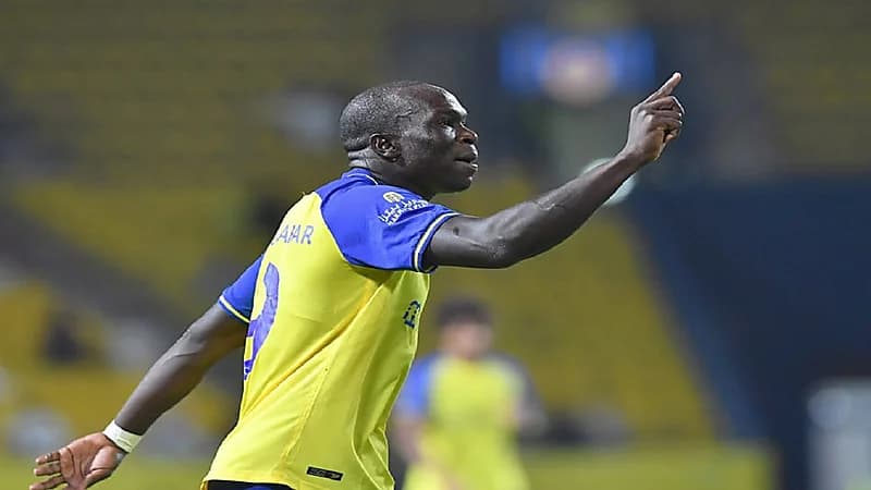 أبو بكار يكشف كواليس مغادرته النصر بعد التعاقد مع رونالدو