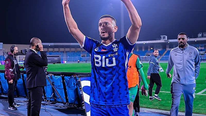 طبيب الهلال يغادر إلى قطر لتأهيل عبدالإله المالكي