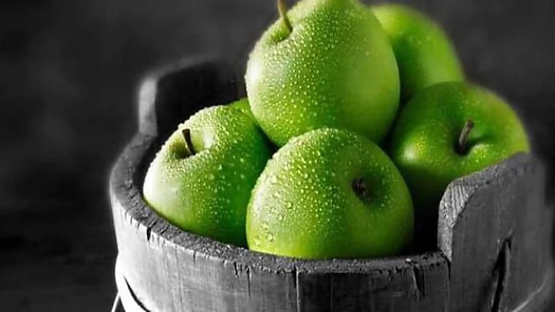 هل التفاح الأخضر يحرق الدهون المتراكمة؟.. استشاري يوضح