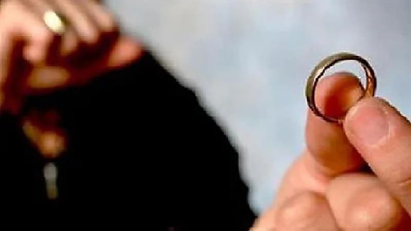 سيدة تخلع زوجها بسبب غيرتها على طفلها من سلفتها