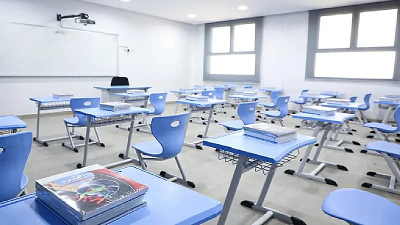 تعليق الدراسة الحضورية غداً في عدة مناطق بسبب الأمطار الغزيرة