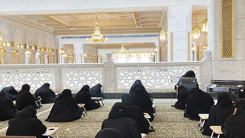 تقديم اختبارات بمعهدي وكليتي الحرم المكي والمسجد النبوي