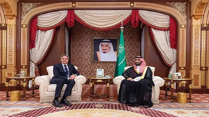  وزير الخارجية الأمريكي يرد على مراسلة سألته عن اجتماعه مع ولي العهد: ناقشنا الكثير ..فيديو
