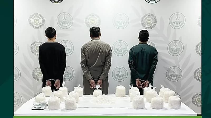 القبض على 3 مقيمين لترويجهم الشبو بالشرقية