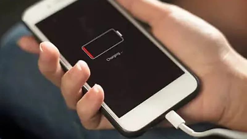 إذا كنت من حاملي آيفون .. فلا تقلق بشأن البطارية بعد الآن