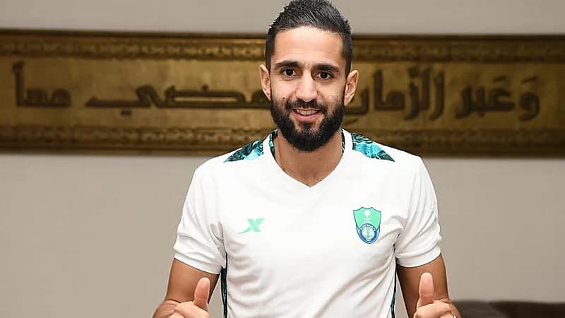 رياض بودبوز يغضب جمهور الأهلي باستعراض مهاراته في الدراجة الهوائية -فيديو