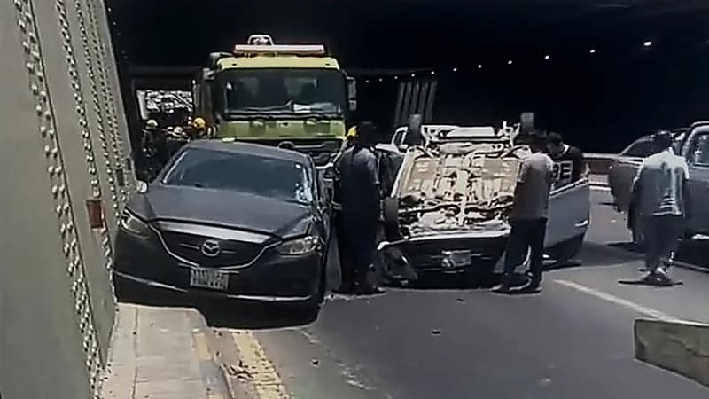 ممرضة شابة تهرع لإسعاف مصابين إثر تعرضهم لحادث مروع  ..  فيديو