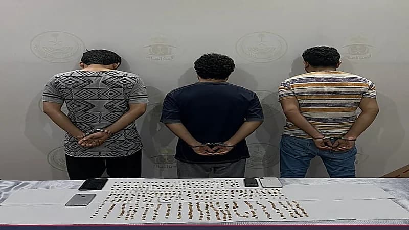 القبض على 3 مقيمين لترويجهم مادة الإمفيتامين المخدر بصبيا