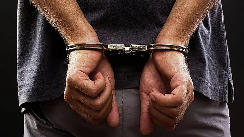 الإطاحة بمقيم لترويجه مادة الشبو المخدرة بحائل