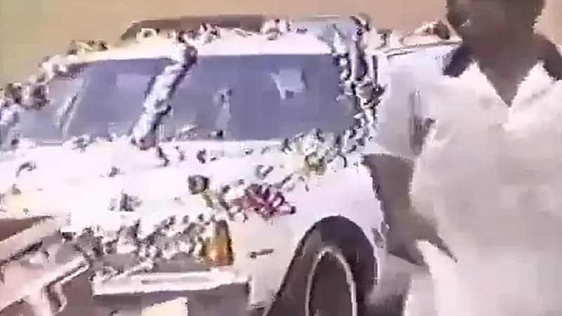 زفة عريس بالسيارات قبل 40 عاما .. فيديو