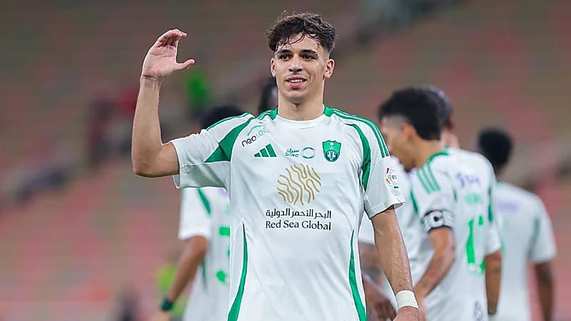 غياب محترف الأهلي  عن مواجهة الاستقلال