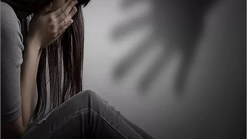 رجل دين يعتدي على 60 امرأة في إيران