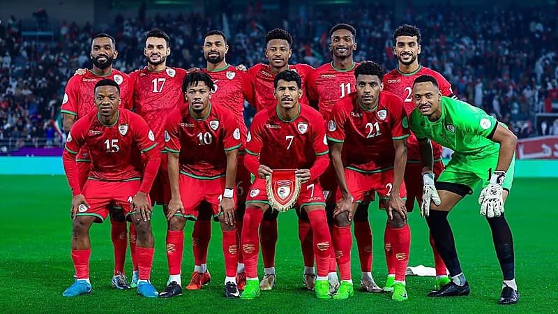 مكافآت ضخمة للاعبي عُمان قبل لقاء الأخضر .. فيديو