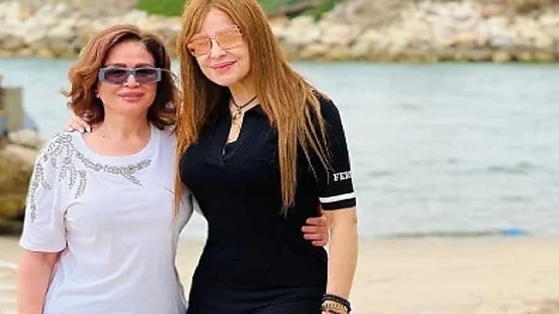 إلهام شاهين وكارول سماحة في نزهة على شاطئ البحر .. صور