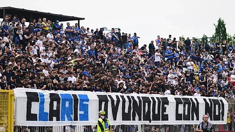 مقتل مشجع طعنا خلال مشاجرة بين الجماهير