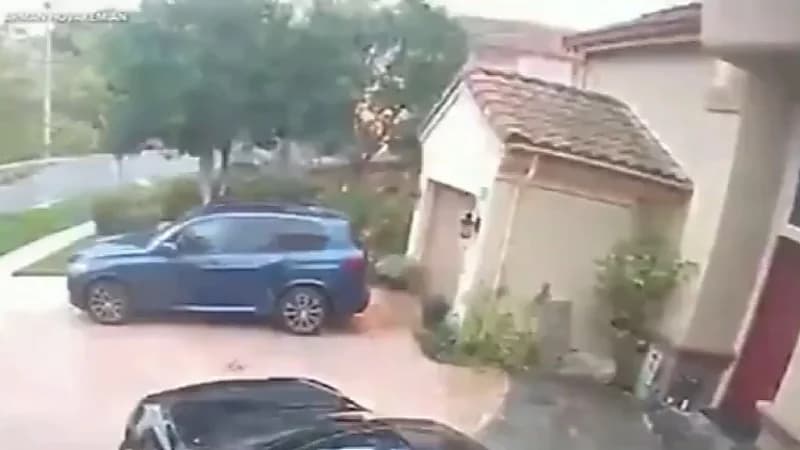 تحطم طائرة في حي سكني بكاليفورنيا وسقوط قتيلين ..فيديو