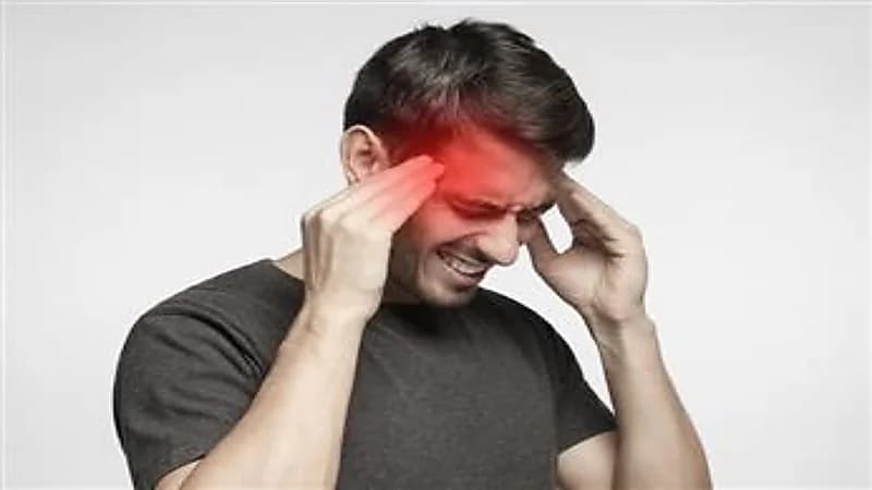 مختص يوضح أسباب الصداع وطرق علاجه.. فيديو